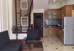 CHO THUÊ NHÀ NGUYÊN CĂN 5 TẦNG MỚI, NGỌC THỤY, GIÁ 10 TR/ th