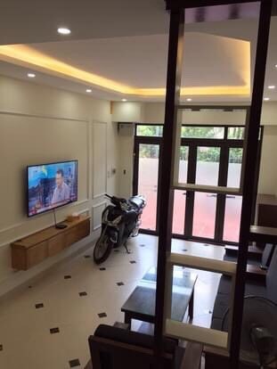 CHO THUÊ NHÀ NGUYÊN CĂN 5 TẦNG MỚI, NGỌC THỤY, GIÁ 10 TR/ th