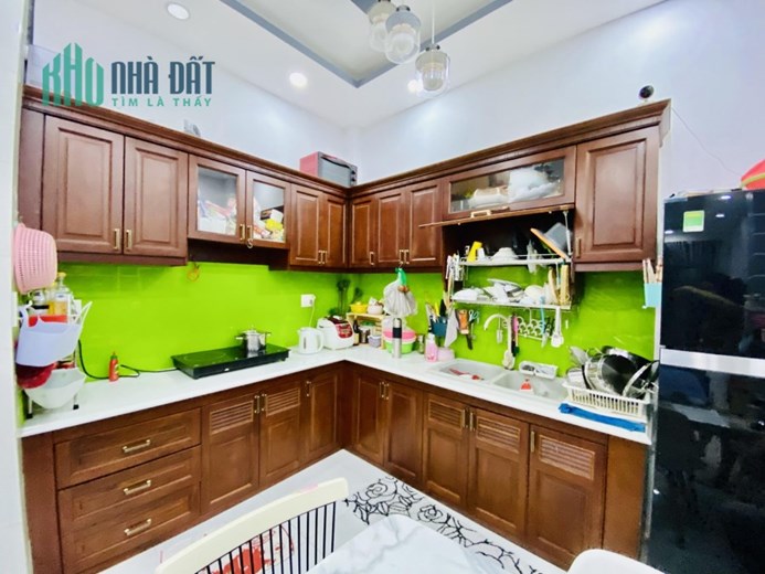 Nhỉnh 6 tỷ bán gấp nhà THÍCH QUẢNG ĐỨC, PHÚ NHUẬN, 43M2, 4 PN.
