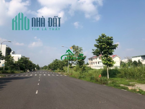 Bán lô Đất Mặt tiền đường Nại Nam 8, Quận Hải Châu, DT 171 m2, Bên cạnh Siêu thị Lotte Mart. Ô tô