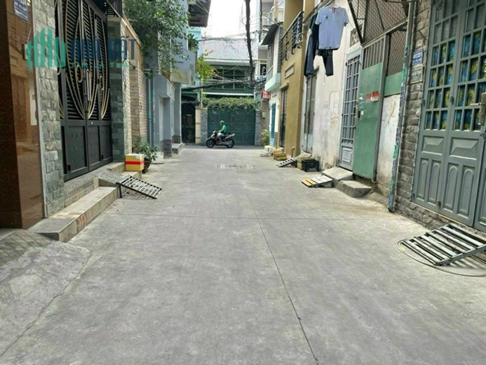 Bán nhà HXH Phan Văn Trị, P.5, Gò Vấp: 4,2 x 12, giá: 5,6 tỷ