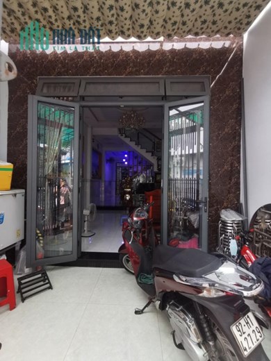 chính chủ cần bán căn nhà đường trường chinh. hxh. ô tô thông tứ hướng.. nhà 3 tầng. 4-14  vị trí