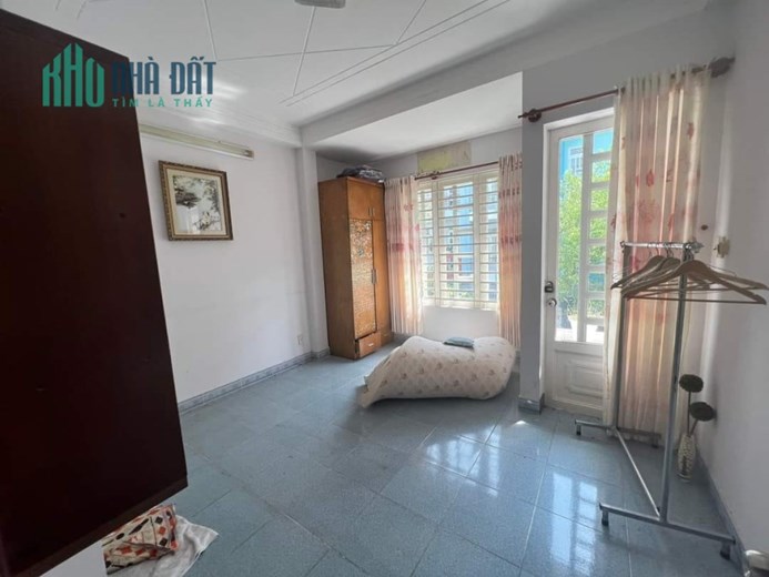 Bán nhà Đê Trần Khát Chân Hai Bà Trưng 299m2 x 3 tầng MT 17m giá 32 tỷ