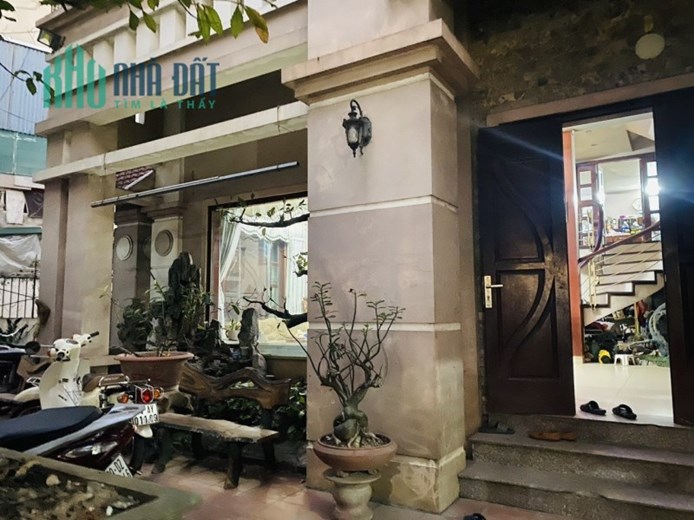 Bán nhà Đê Trần Khát Chân Hai Bà Trưng 299m2 x 3 tầng MT 17m giá 32 tỷ