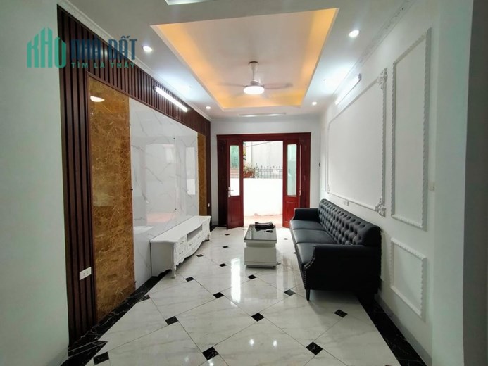 Chỉ hơn 2 tỷ sở hữu căn nhà 5 tầng mới tại phố Chu Huy Mân, hàng xóm Vinhomes Long Biên.