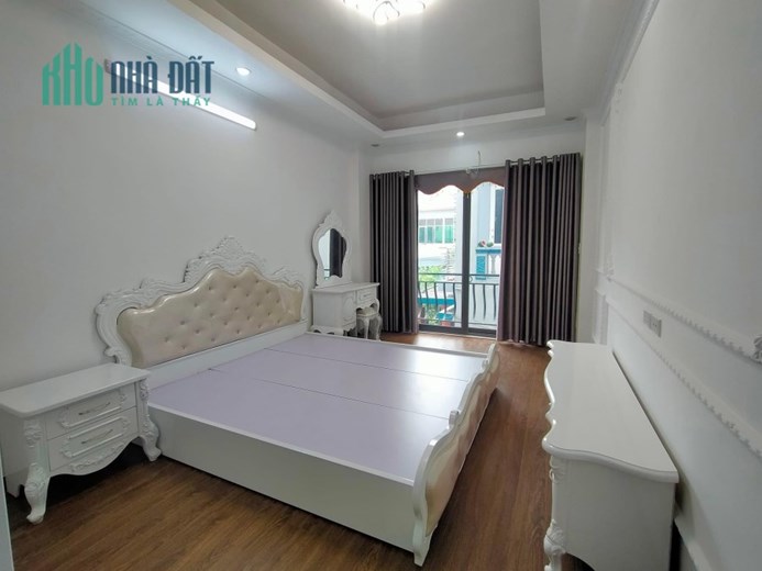 Chỉ hơn 2 tỷ sở hữu căn nhà 5 tầng mới tại phố Chu Huy Mân, hàng xóm Vinhomes Long Biên.