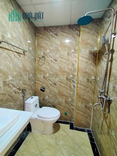 Chỉ hơn 2 tỷ sở hữu căn nhà 5 tầng mới tại phố Chu Huy Mân, hàng xóm Vinhomes Long Biên.