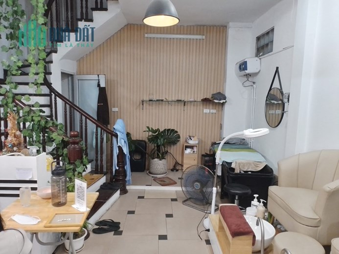 Cho thuê tầng 1 mặt phố Thái Thịnh 31m2 mặt tiền 5m kinh doanh giá 10 triệu đồng