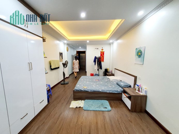 Bán nhà giáp bát 35m2,ngõ nông,thoáng,đẹp,nhà ở luôn,giá chỉ 3,299 tỷ