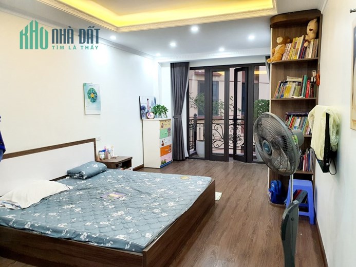 Bán nhà giáp bát 35m2,ngõ nông,thoáng,đẹp,nhà ở luôn,giá chỉ 3,299 tỷ