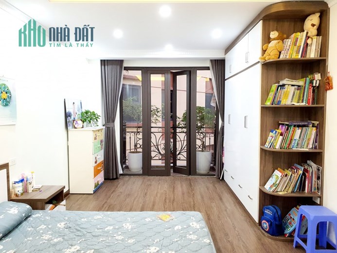 Bán nhà giáp bát 35m2,ngõ nông,thoáng,đẹp,nhà ở luôn,giá chỉ 3,299 tỷ