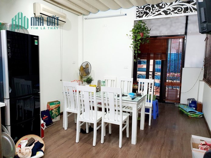 Bán nhà giáp bát 35m2,ngõ nông,thoáng,đẹp,nhà ở luôn,giá chỉ 3,299 tỷ