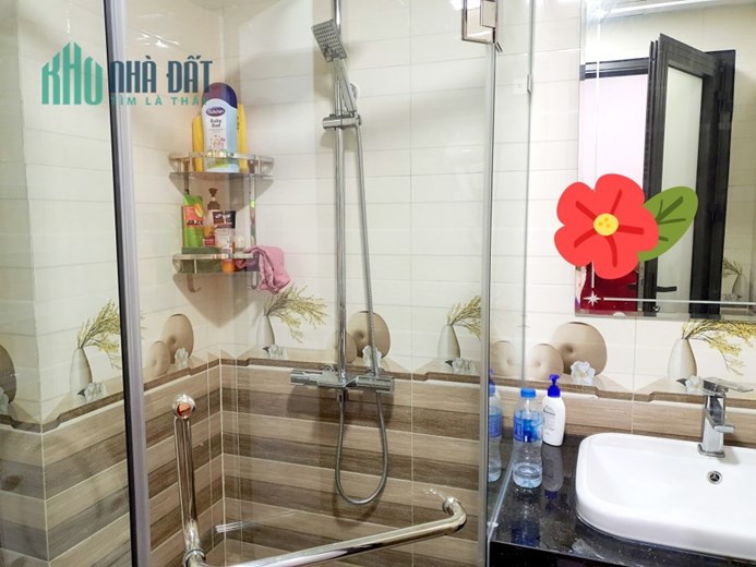 Bán nhà giáp bát 35m2,ngõ nông,thoáng,đẹp,nhà ở luôn,giá chỉ 3,299 tỷ