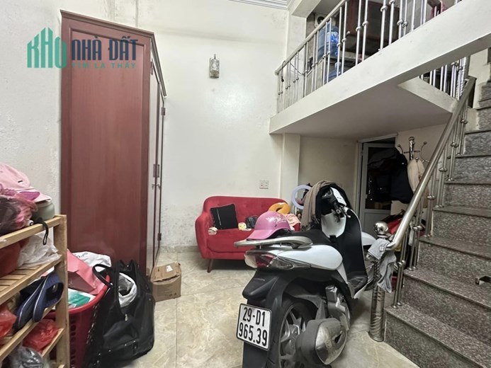 SÁT VĂN MIẾU - Nhà 3 tầng phố Nguyễn Khuyến – 15m2 chỉ 1.55 tỷ - HAI THOÁNG, NGÕ THẲNG GẦN PHỐ