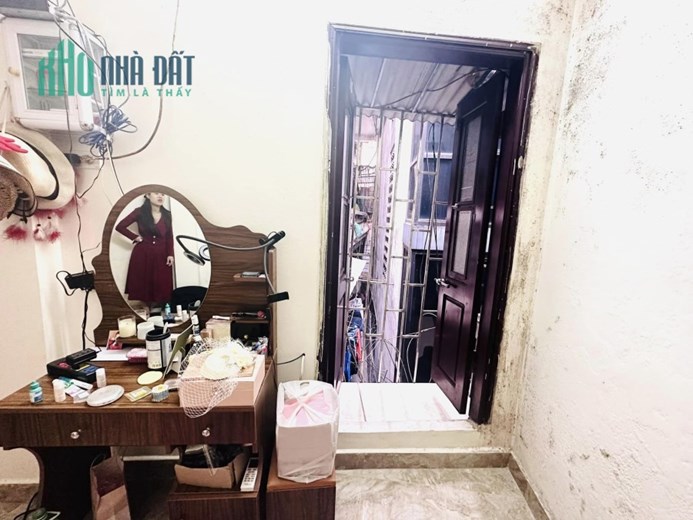 SÁT VĂN MIẾU - Nhà 3 tầng phố Nguyễn Khuyến – 15m2 chỉ 1.55 tỷ - HAI THOÁNG, NGÕ THẲNG GẦN PHỐ