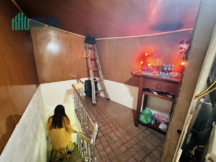 SÁT VĂN MIẾU - Nhà 3 tầng phố Nguyễn Khuyến – 15m2 chỉ 1.55 tỷ - HAI THOÁNG, NGÕ THẲNG GẦN PHỐ