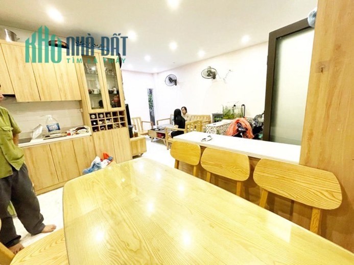 BÁN NHÀ QUAN NHÂN, THANH XUÂN, TẶNG NỘI THẤT, 40M2 4T MT6M, GIÁ 4 TỶ