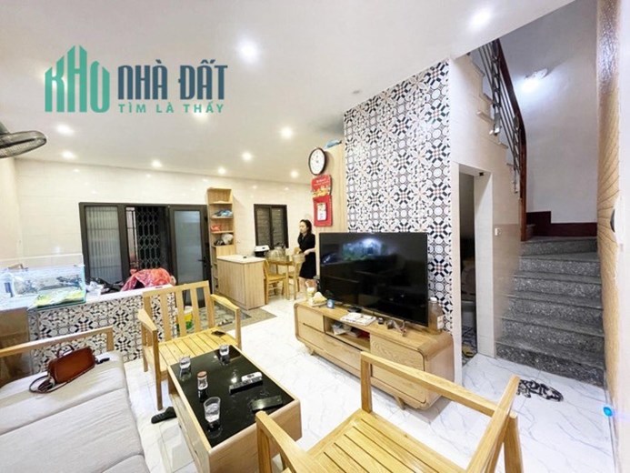 BÁN NHÀ QUAN NHÂN, THANH XUÂN, TẶNG NỘI THẤT, 40M2 4T MT6M, GIÁ 4 TỶ