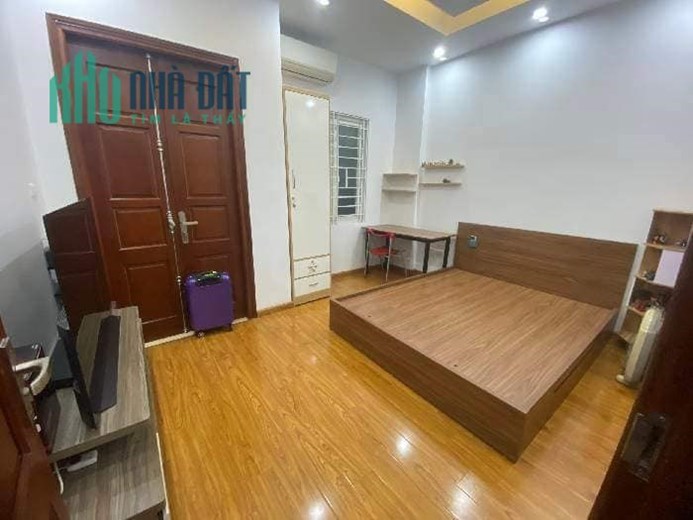 Bán nhà phân lô phố Nguyễn Chí Thanh 7 tầng thang máy DT55m