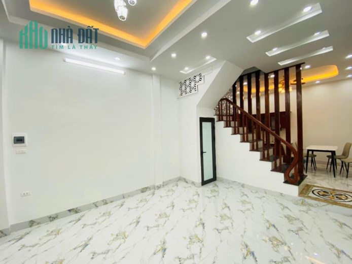 Bán nhà đẹp ở ngay gara ô tô phố Thái Hà, Đống Đa 41m2, mặt tiền 4,1m giá 9,5 tỷ.