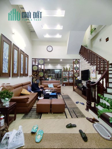 GẤP! bán nhà Khương Hạ _ ngay trường_ cầu thang thoải_  DT: 45m2 giá 4tỷ.