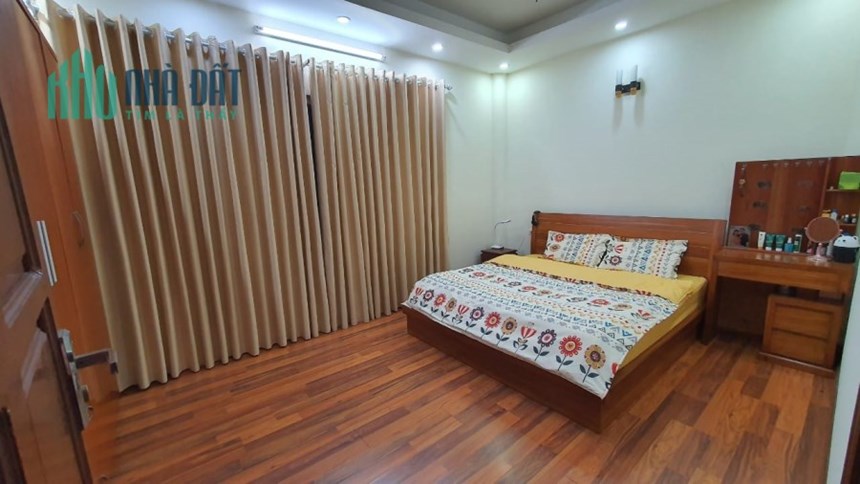 GẤP! bán nhà Khương Hạ _ ngay trường_ cầu thang thoải_  DT: 45m2 giá 4tỷ.