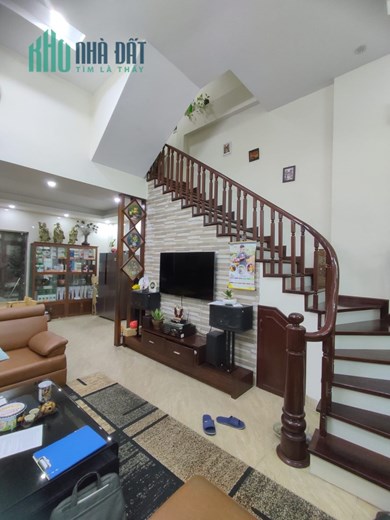GẤP! bán nhà Khương Hạ _ ngay trường_ cầu thang thoải_  DT: 45m2 giá 4tỷ.
