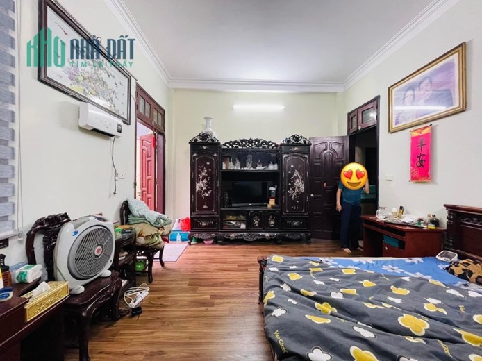 Bán nhà Đê La Thành, Đống Đa 68m2 giá 6,4 tỷ nhà đẹp ở ngay.