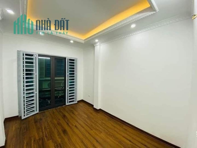 CHỈ 5,1 TỶ CÓ NHÀ MỚI 5 TẦNG NGAY NGÃ TƯ SỞ OTO ĐỖ CỬA