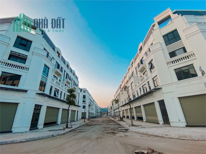 Bán SH 5-1 La Emera Khe CáTP Hạ Long giá chỉ 5.6 tỷ/lô,DT sàn 268m,tháng 7 bàn giao nhà,có sổ đỏ