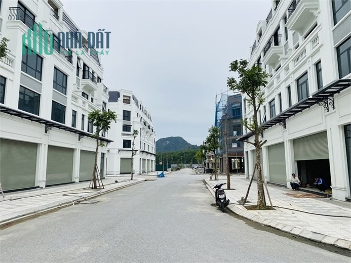 Bán SH 5-1 La Emera Khe CáTP Hạ Long giá chỉ 5.6 tỷ/lô,DT sàn 268m,tháng 7 bàn giao nhà,có sổ đỏ