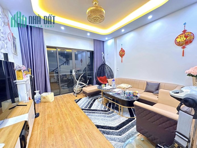 Bán nhà Nguyễn Lương Bằng, Đống Đa, sát phố, 45m2, 5 tầng chỉ 4.5 tỷ.