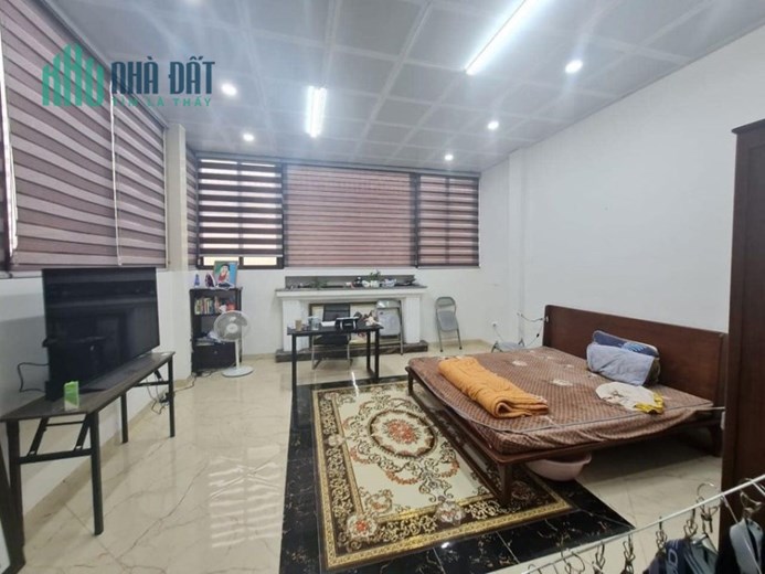 Bán nhà Trần Quốc Hoàn, 65m2, phân lô, ô tô tránh, ở ngay, rẻ nhất phố, 12 tỷ