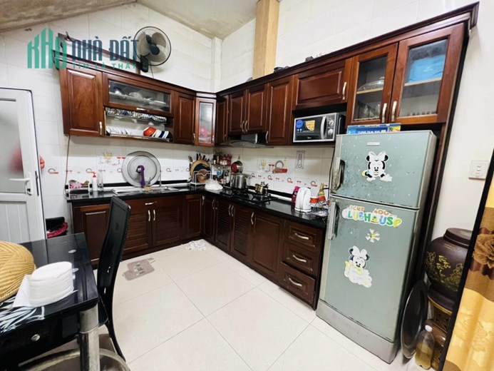 NHÀ 4 TẦNG TRUNG TÂM NGÃ TƯ SỞ, PHÂN LÔ Ô TÔ ĐỖ CỬA, DT 42M GIÁ 6.8 TỶ.
