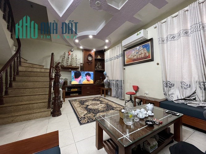 Chính chủ cần bán nhà 5 tầng số 9A ngõ 154 nghách 7 phố Ngọc Lâm, Long Biên, Hà Nội.