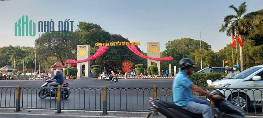 NHÀ HẺM XE HƠI TỚI CỬA -Đối diện Công Viên Lê Thị Riêng -Dòng tiền 12 triệu mỗi tháng