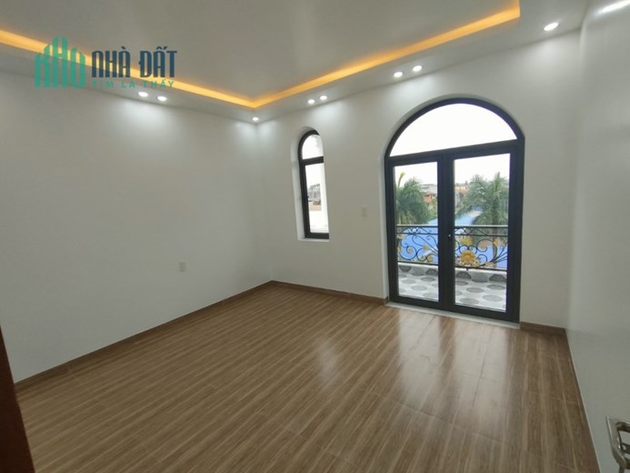 Cần  bán nhà 4 Tầng Độc Lập 60 M ngang 6 tuyến 2 Lê Hồng Phong sân bay Cát Bi