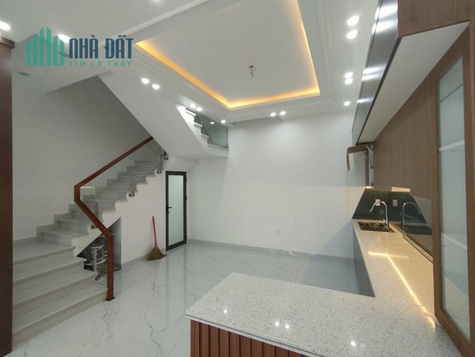 Cần  bán nhà 4 Tầng Độc Lập 60 M ngang 6 tuyến 2 Lê Hồng Phong sân bay Cát Bi