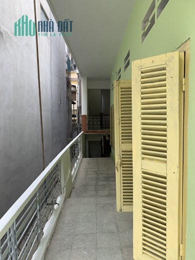 Cho thuê tầng 2 nhà cổ mặt phố Thể Giao, Hai Bà Trưng, DT 90m, 3 phòng ngủ, 12 triệu