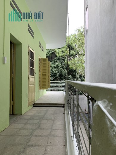 Cho thuê tầng 2 nhà cổ mặt phố Thể Giao, Hai Bà Trưng, DT 90m, 3 phòng ngủ, 12 triệu