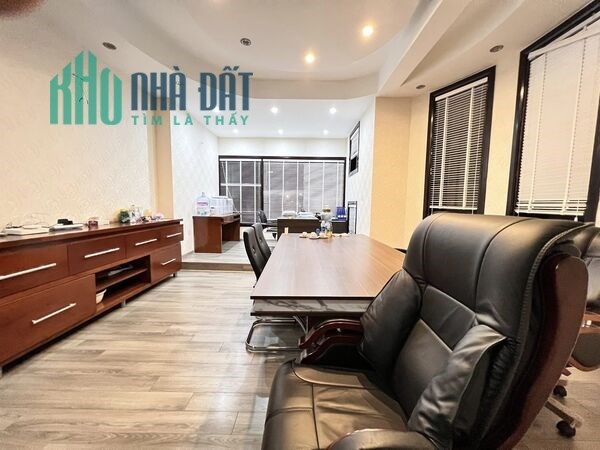 Biệt Thự KDC Trung Sơn, 200m2, 3 tầng, 10m x 20m, Giá 24.8 Tỷ, nội thất cao cấp