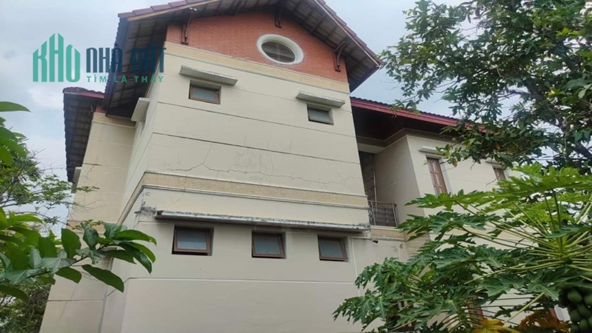 Bán đất tặng Biệt Thự + 2 cái nhà + 2 dãy phòng trọ PHƯỜNG An Phú Đông Q.12, 1481m2, Ngan 18m dài