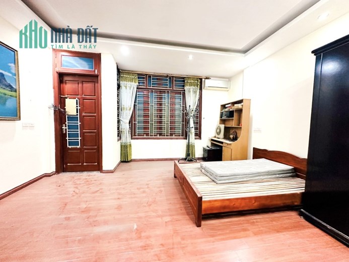 Bán nhà ngõ 79 Cầu Giấy 36 m2 x 5 t mt 5 m nhà nội thất đầy đủ giá 4,3 tỷ