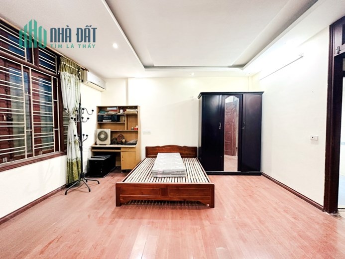 Bán nhà ngõ 79 Cầu Giấy 36 m2 x 5 t mt 5 m nhà nội thất đầy đủ giá 4,3 tỷ