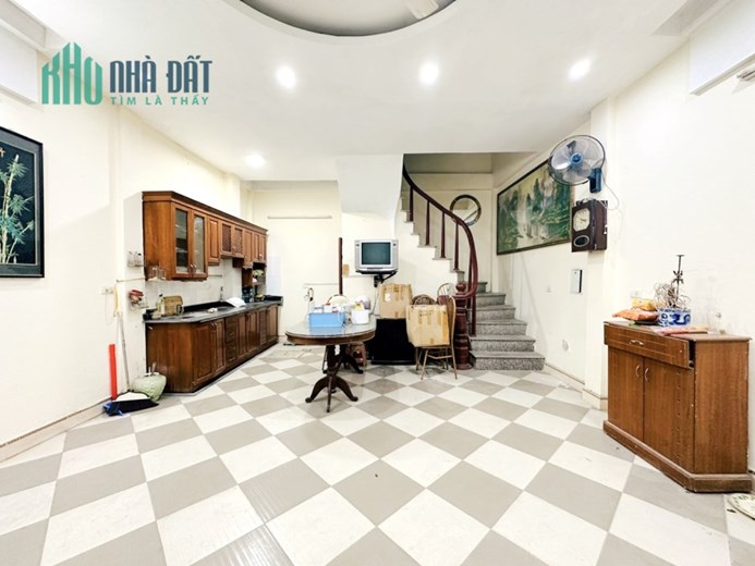 Bán nhà ngõ 79 Cầu Giấy 36 m2 x 5 t mt 5 m nhà nội thất đầy đủ giá 4,3 tỷ
