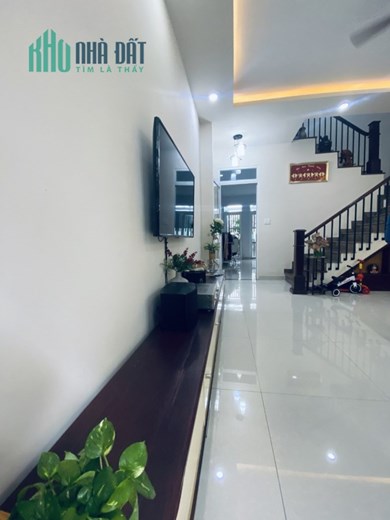 Bán căn nhà HXH gần 190m2, tại Trường Thọ, Thủ Đức, 3 tầng 10.X tỷ TL