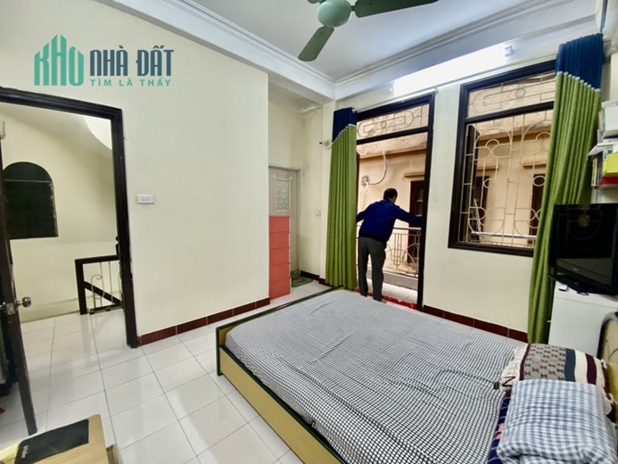 Bán nhanh nhà Võ Thị Sáu, Hai Bà Trưng, 30m, 4T, 3 tỷ, Ô tô, 0814995566.