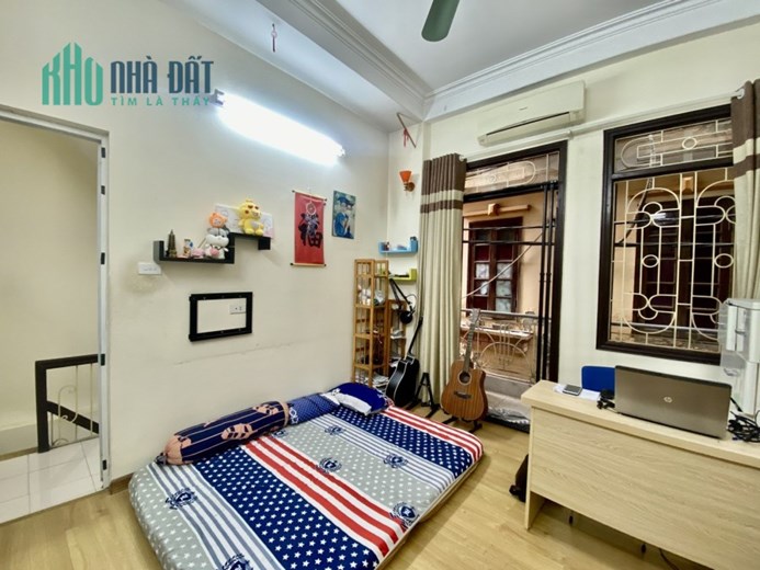 Bán nhanh nhà Võ Thị Sáu, Hai Bà Trưng, 30m, 4T, 3 tỷ, Ô tô, 0814995566.