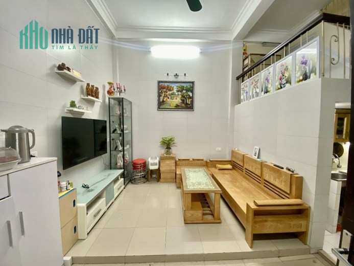Bán nhanh nhà Võ Thị Sáu, Hai Bà Trưng, 30m, 4T, 3 tỷ, Ô tô, 0814995566.