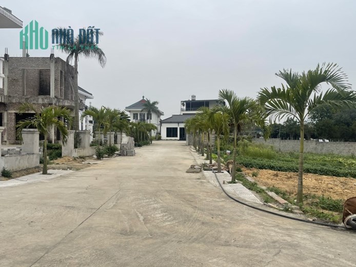 CẦN BÁN em hoa hậu 2000m 300m thổ cư tại Đồng Sầm - Nhuận Trạch - Lương Sơn - Hòa Bình giá 5,x